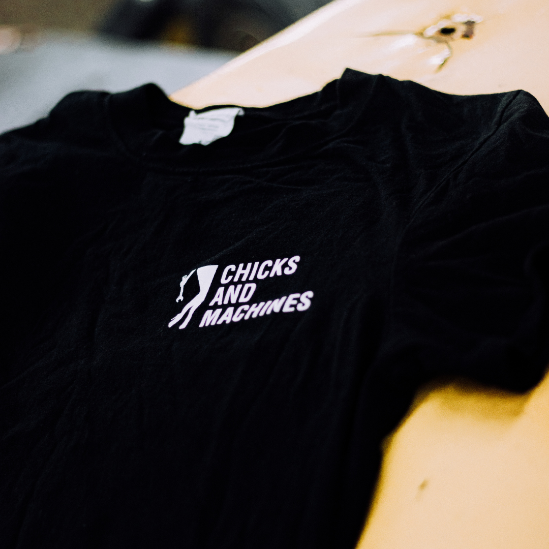 T-shirt Chicks and Machines - Noir